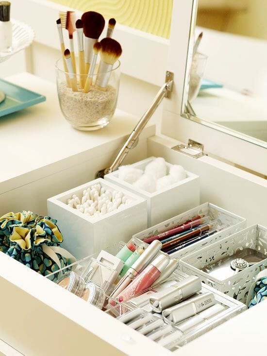 makeup-desk-inspo